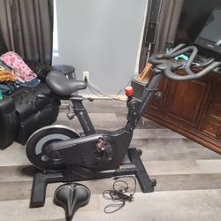 Echelon Work Out Bike With Screen 