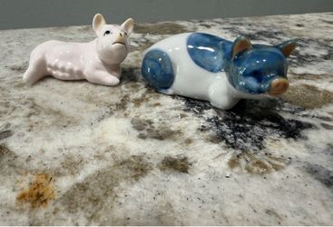 Vintage ceramic pigs