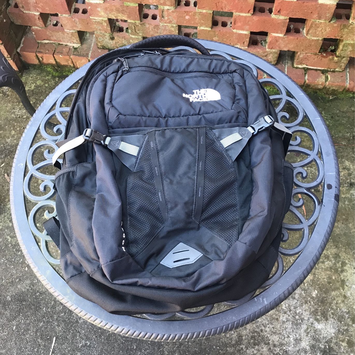 Men’s North Face Recon Black Back Pack