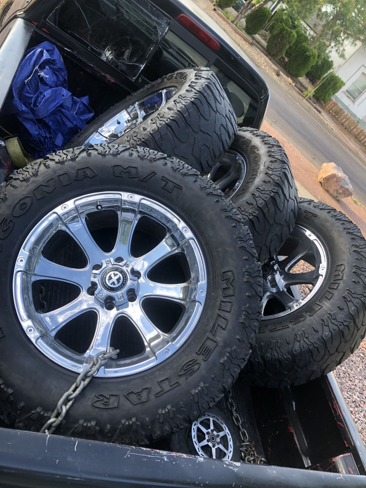 Bunch Different Stuff Take Look Make Offer