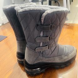 Women's High Top Outdoor Snow Boots - Size 7.5