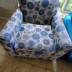 Comfy Armchair With Beige, Blue And Green Floral Print