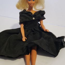Vintage Barbie with Ponytail Case & Clothing  