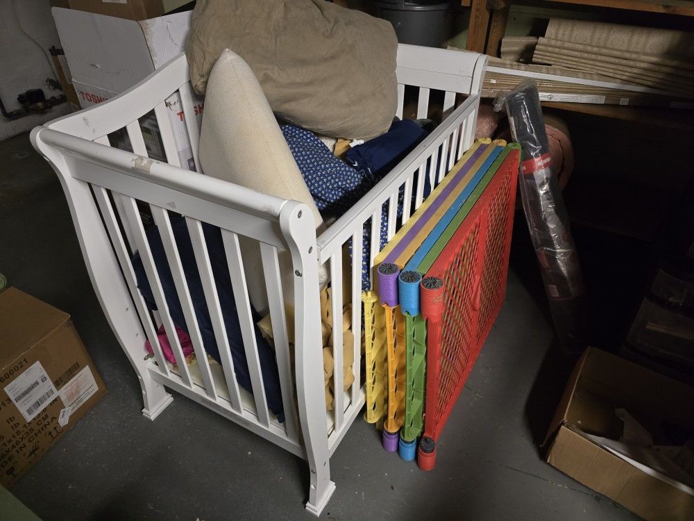 Mini Crib - Excellent Condition