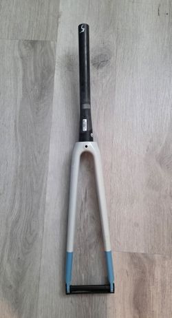 Carbon Bicycle Fork 700c / 28.6mm-1 1/8 Inch Top tapered to 38mm-1.5 Inch Bottom Crown
