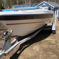 Bayliner Capri w/ Trailer