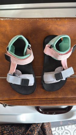 Toddler sandals size 9