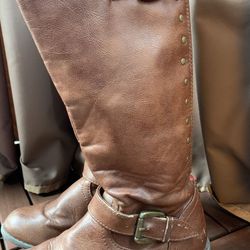 Girls boots! They're Available!