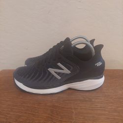 New Balance Fresh Foam W860v11 Athletic Running Shoes 
Women's Size 8 2E