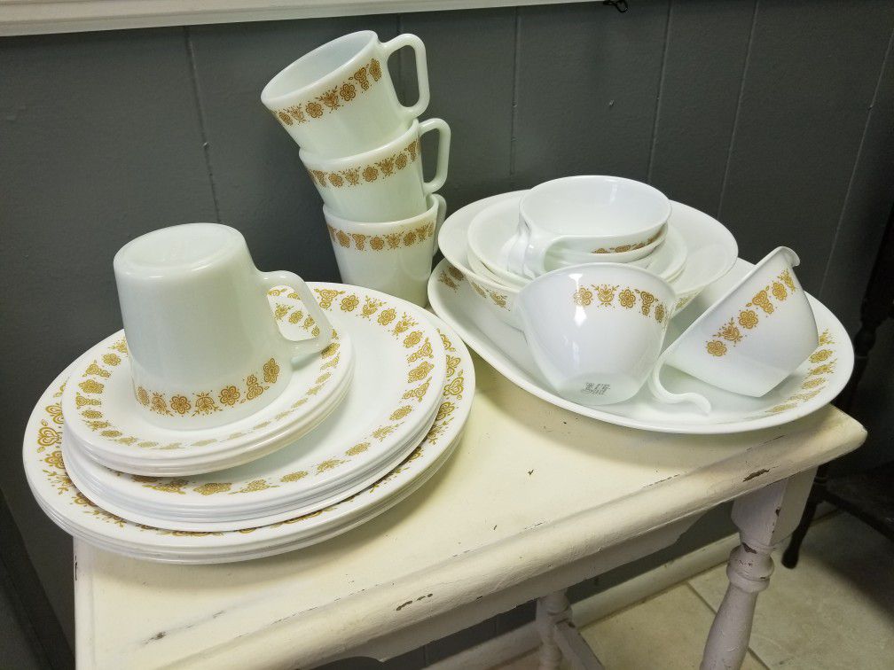 Corelle and Pyrex Butterfly Gold Dish Set