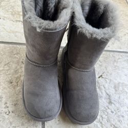 UGGS Boots 