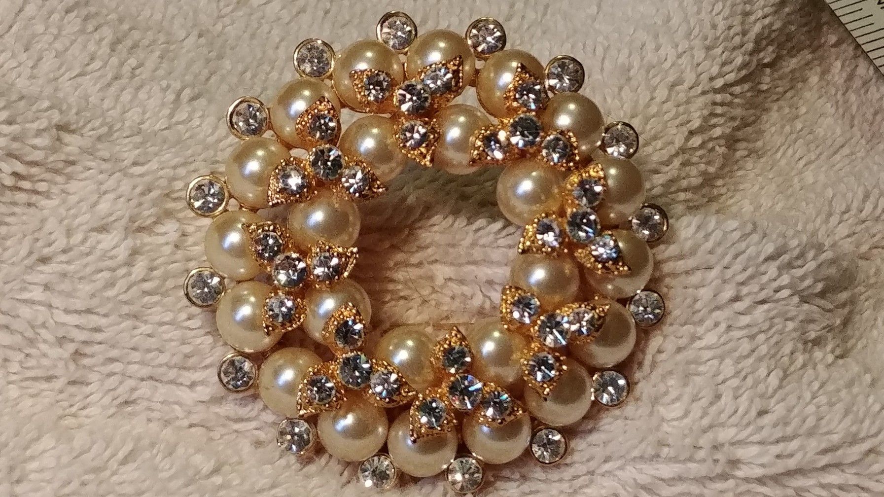 Striking Faux Pearl and Rhinestone Brooch/Pendant #308