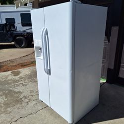 Frigidaire Refrigerator 