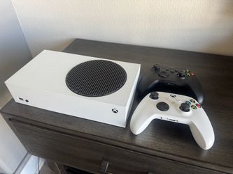 Xbox Series S – 1TB with 2 Controllers