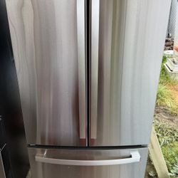 Ge Refrigerator Like New