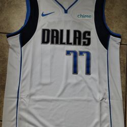 Luka Doncic Jersey Dallas Mavericks Size XL 
