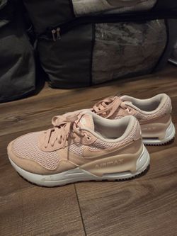 Bundle nike tennis shoes( pink one 7.5, black one 7)