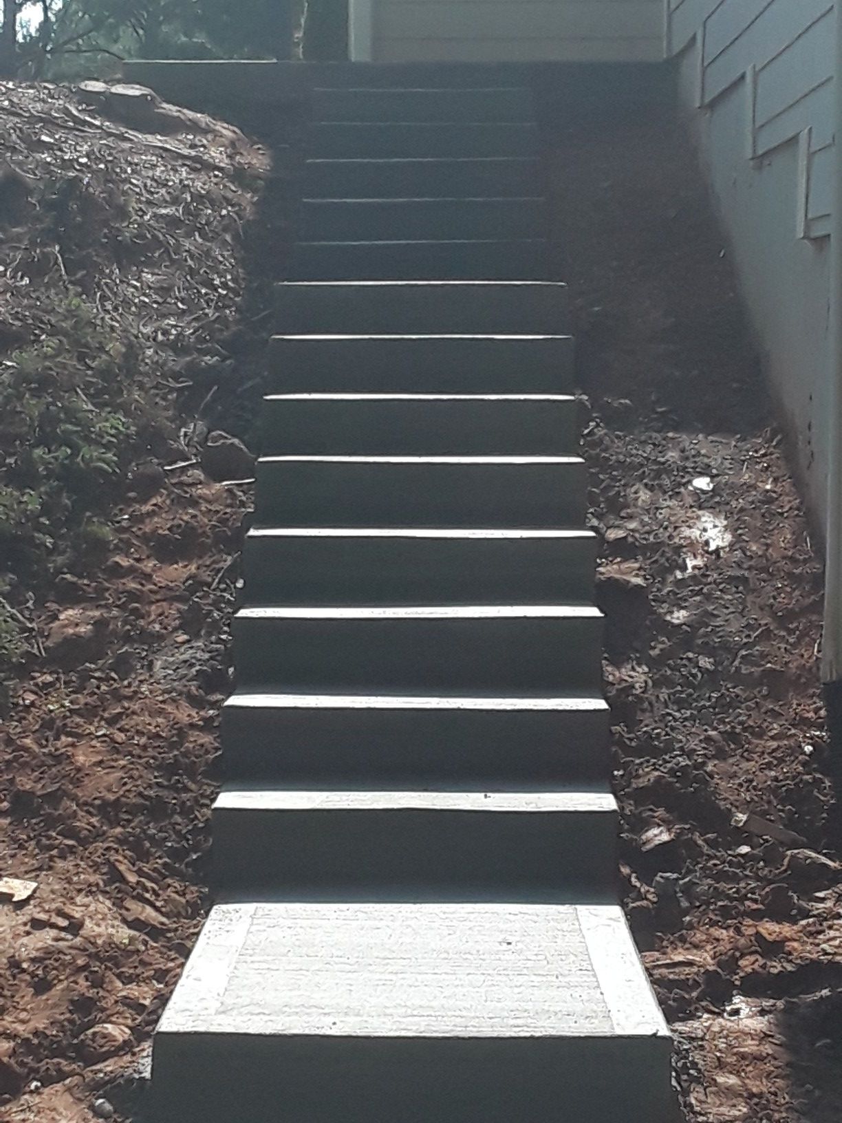 Concrete driveway ,patios sidewalks ,slabs and more estimate callme