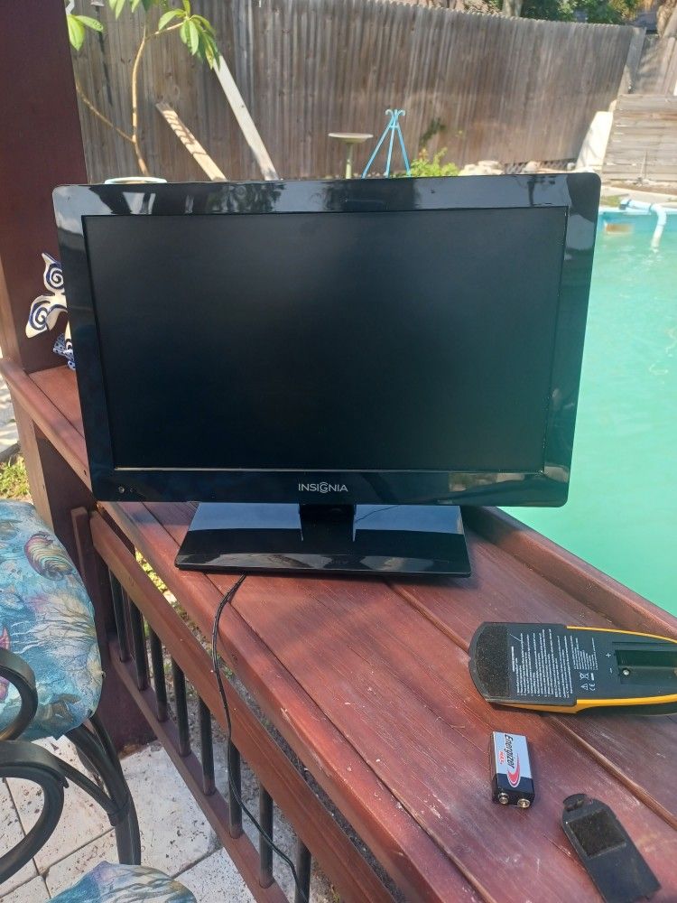 Insignia 19 Inch Tv/monitor/gaming