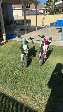 Motos