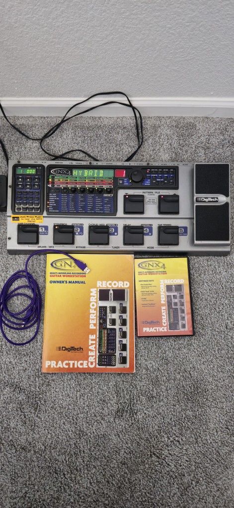 Guitar Multi Effect and Recording Station