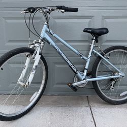 Women’s Diamondback Mountain Bike (Size S)