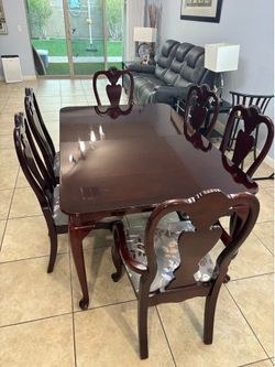 Dining Room  Table with 6 chairs