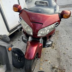 2001 Honda Goldwing, 1800 65k.  Nice Bike