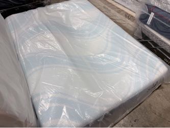 Outlet SALE💥 Queen mattress Tempurpedic ProBreeze medium hybrid