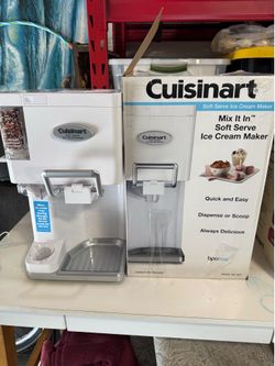 Soft serve ice cream maker with accessories