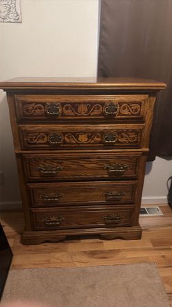 Pristine oak dresser
