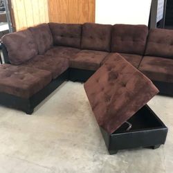 Heights Chocolate/Black Reversible Sectional with Storage Ottoman /couch /Living room set