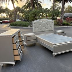 Beautiful Bedroom Set Queen Size Solid Wood Silver Color In Excellen Condition by Malaysia Furniture