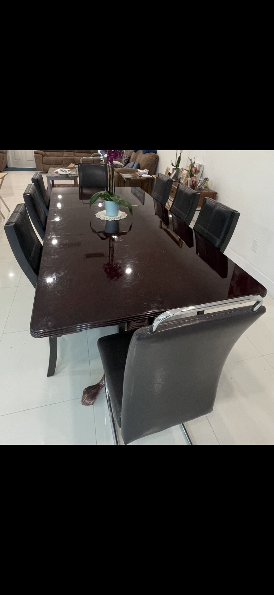 Dining Table With 8 Chairs .
