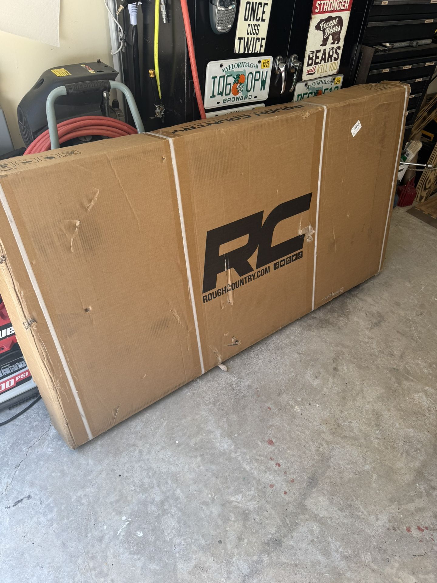 Brand New Rough Country Tonneau Bed Cover 2500