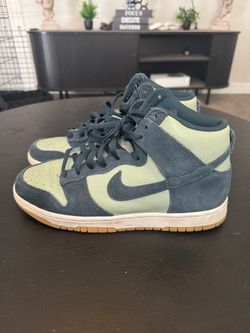 Nike Dunks Size 9.5