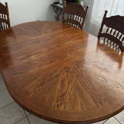 Oval/round Wood Dinning Table 