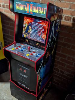 Mortal Kombat Arcade1Up with LIGHT-UP MARQUEE & Riser!
