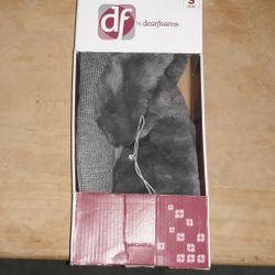 DEARFOAMS LADIES SIZE S(5-6) LIGHT HEATHER GREY SLIPPERS...BRAND NEW