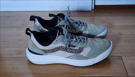 Vans Unisex-Adult Off the Wall Ultrarange Made for the Makers Slip Resistant Shoe-Series III, (Men 6, Women 7.5) like new, $110>>$18