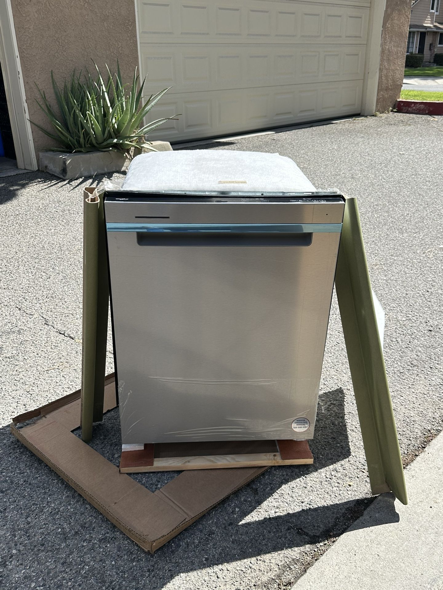 Whirlpool Shop the Collection Eco Series 24-in Top Control Built-in Dishwasher (Fingerprint Resistant Stainless Steel)