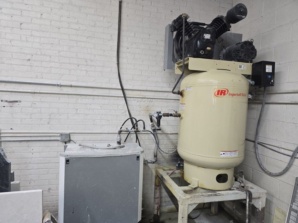 Air Compressor Ingersoll Rand 2545K10V with dryer Parker