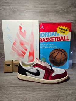 Air Jordan 1 Retro Low OG SP Trophy Room Away Men's size 9.5 FN0432-100 NEW