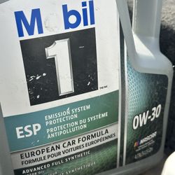 Mobil 1 Full Synthetic 0W-30 Engine Oil, Helps Reduce Oil Aging & Extend Drain Intervals, 5 Quart
