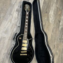 Epiphone by Gibson Les Paul “Black Beauty” Electric Guitar with hard shell case 