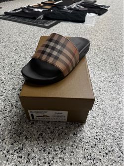 Women Burberrys size 5/6/7