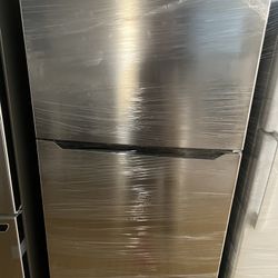 Insignia Top Freezer Stainless Steel Refrigerator Brand New 
