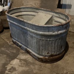 Livestock Feed / Water Bin