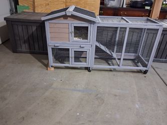 Like new coop on wheels