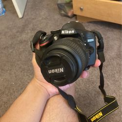Nikon D3200 With Case Charger Tripod